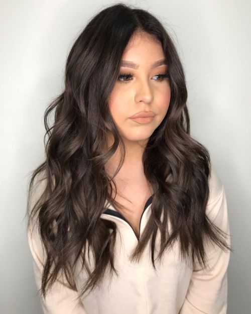 Long Wavy Hairstyle for a Chubby or Round Face