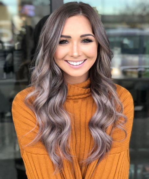 Long Hairstyle with Curls for a Round Face