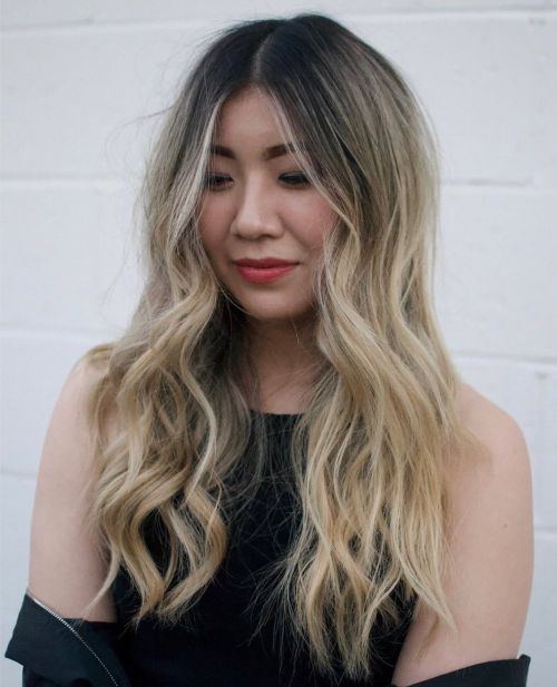 Messy Long Hairstyle for a Round Face