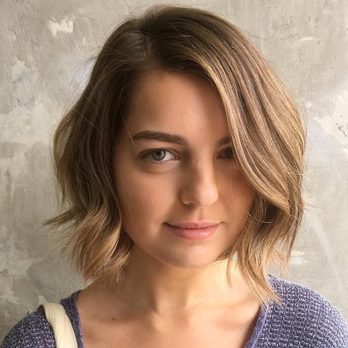 Wavy Bob with a Side Part for a Round Face
